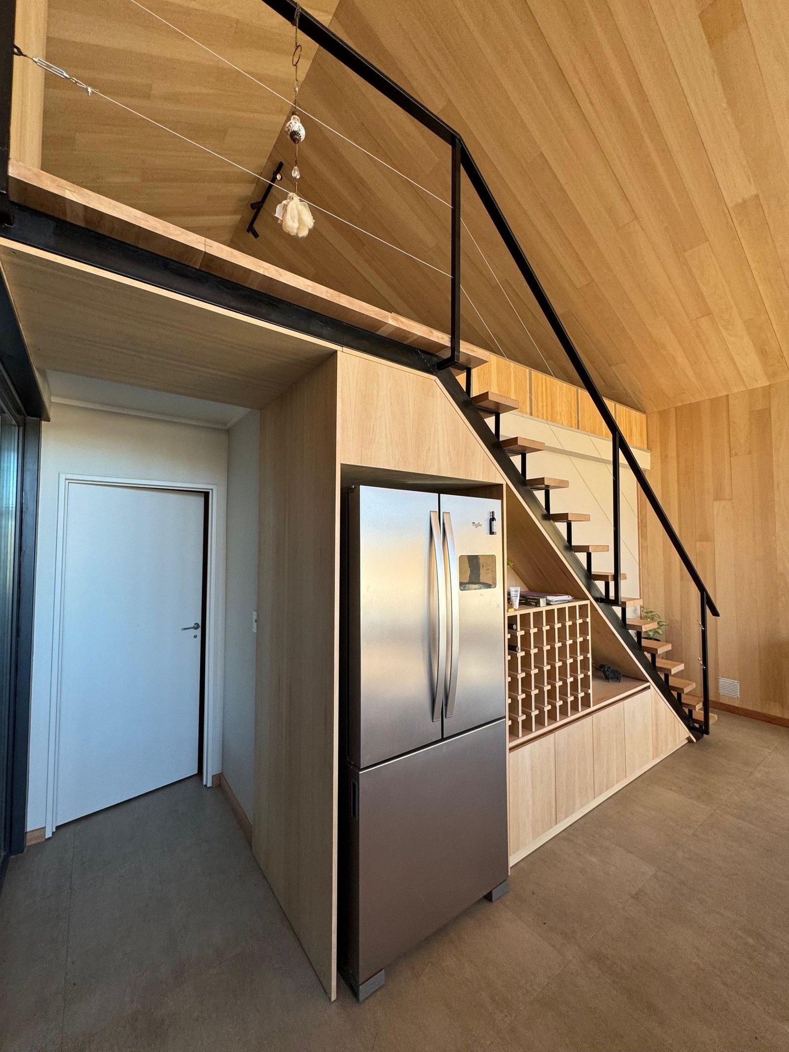 Interior de módulo con revestimiento de madera